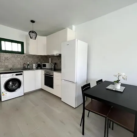 Casa Feliz - One Bedroom With Communal Pool Apartment Tias