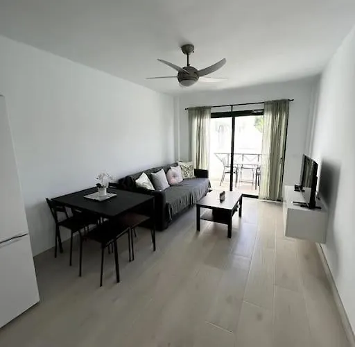 Casa Feliz - One Bedroom With Communal Pool Apartment